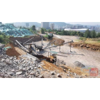 在建樓盤內(nèi)藏有兩處砂石加工廠!各種配套一應(yīng)俱全