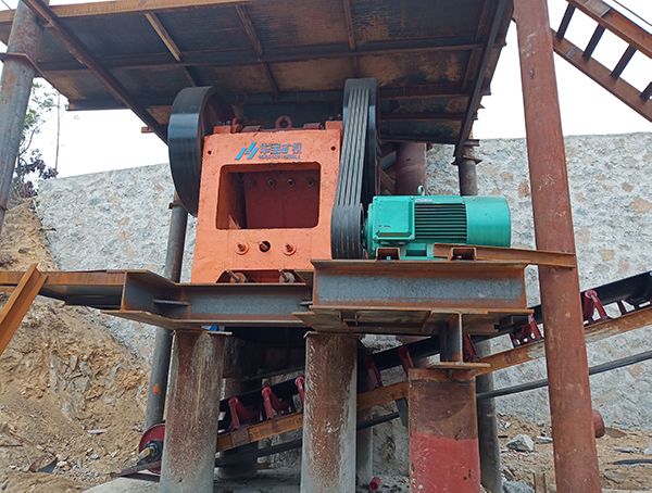 華寶礦機(jī)鄂式破碎機(jī)